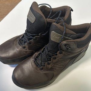 PRE-OWNED New Balance Men's 1400 V1 Trail Walking Boot, Size 13